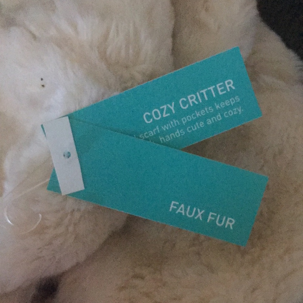 Faux fur hooded scarf w/ pockets bundle